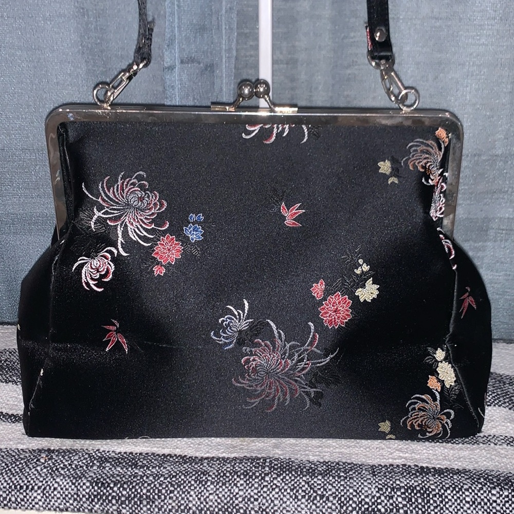 Soapbox kisslock shoulder bag
